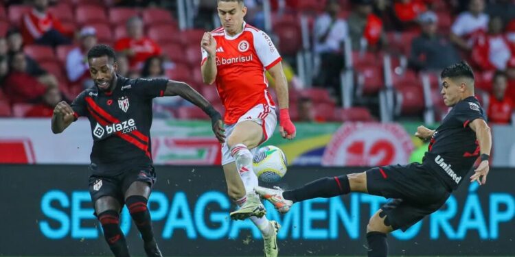 Lance de Inter 1 x 1 Atlético-GO
VINICIUS SARAIVA DA ROSA/MYPHOTO PRESS/ESTADÃO CONTEÚDO