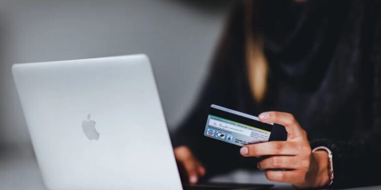 Taxar compras em sites estrangeiros é crucial em reforma tributária, dizem entidades de comércio