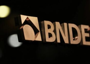Mercadante pede aprovação de projetos de lei do BNDES; análise na Câmara está parada