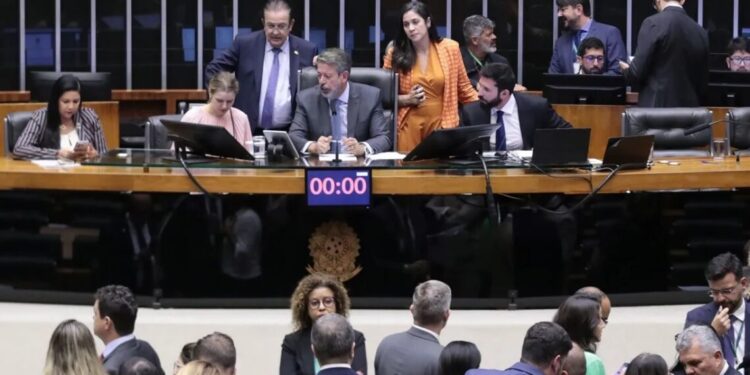Votações no plenário antecipam disputa pela presidência da Câmara em 2025