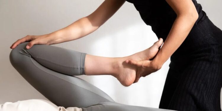 Alongamento nem sempre é solução para dor e tensão muscular; entenda