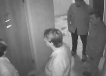 Vídeos das câmeras de segurança da Embaixada da Hungria no Brasil com o ex-presidente Jair Bolsonaro Reprodução