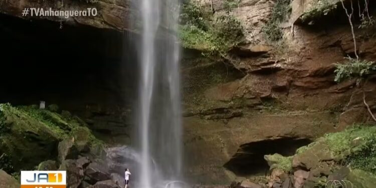 Águas geladas de cachoeiras são opção para quem quer relaxar e fugir do calor