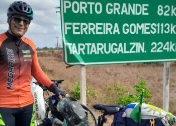 Ciclista George da Silva de Souza, que está em expedição pelo país