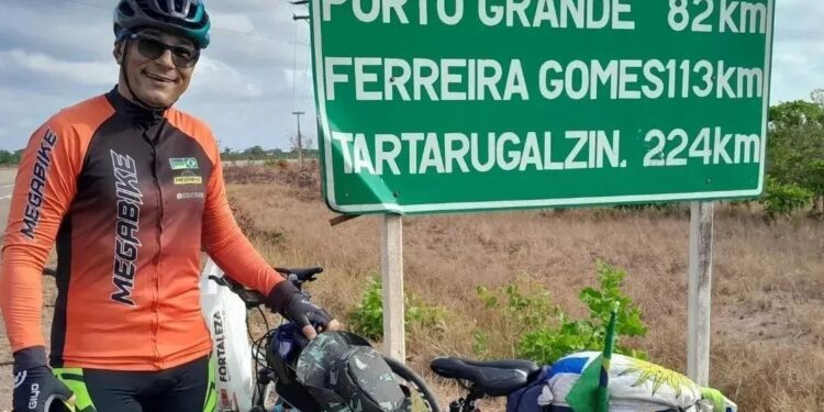 Ciclista George da Silva de Souza, que está em expedição pelo país