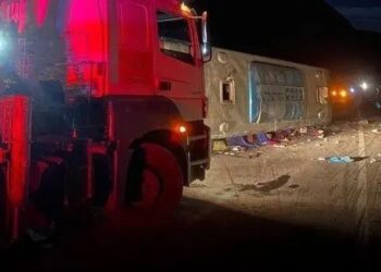 Ônibus rodoviário capota e deixa vítimas em Minas Gerais CBMG/Divulgação