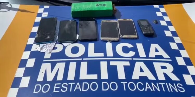 Suspeito de tráfico é preso com maconha e seis celulares dentro de sacola em Araguaína