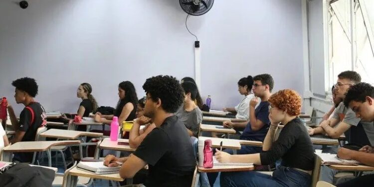 Governo cria força-tarefa para barrar ações judiciais durante “Enem dos Concursos”