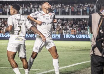 Guilherme e Otero comemoram o gol do Santos sobre o Palmeiras Crédito: Raul Baretta/ Santos FC