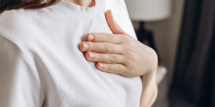 A doença do refluxo gastroesofágico é um dos fatores de risco para o desenvolvimento de tumor no esôfago
Yurii Yarema/GettyImages