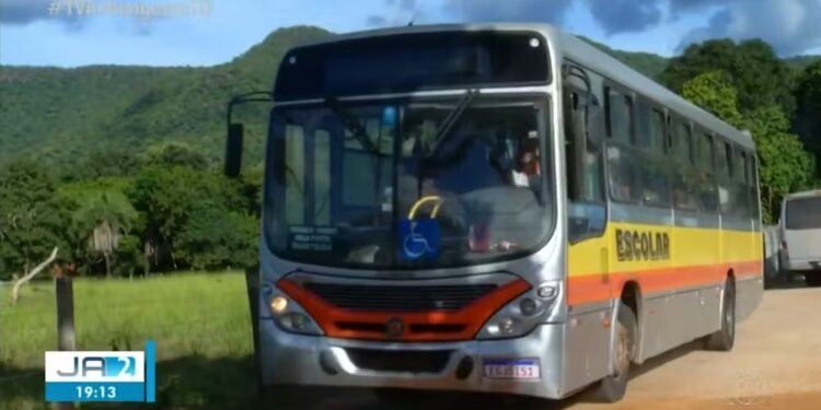 Empresa desiste de licitação do transporte escolar e prefeitura diz que vai montar frota própria