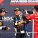 Max Verstappen, Sergio Pérez e Carlos Sainz em pódio do GP do Japão
Reprodução/X Oracle Red Bull Racing