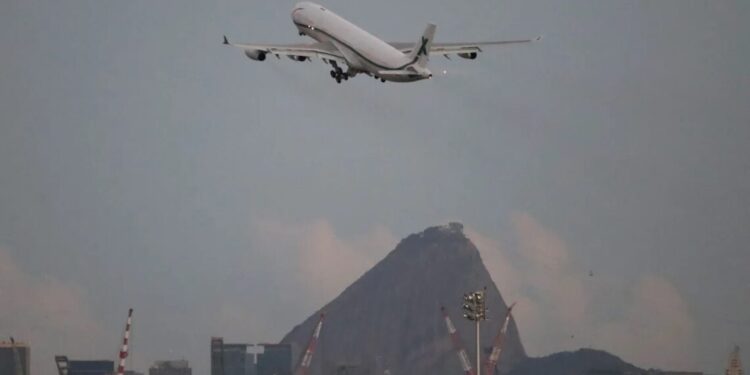 Voa Brasil: veja como vai funcionar e quem terá direito às passagens mais baratas