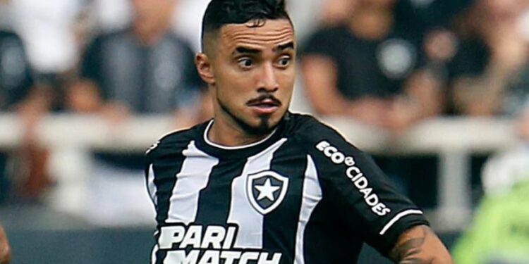 Ex-lateral da Seleção Brasileira vai se aposentar ao fim da temporada