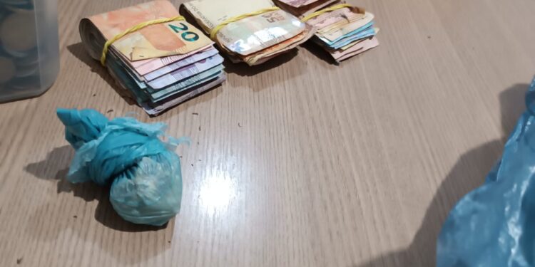 Em Paraíso do Tocantins, homem preso por tráfico de drogas tenta subornar policiais civis