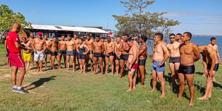 Corpo de Bombeiros Militar vai formar guarda-vidas civis para a Temporada de Praia