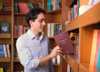 Escritor tocantinense, Orion Milhomem, lança terceiro livro de poesias