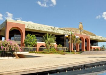 Governo do Tocantins repassa o piso da enfermagem e antecipa R$ 288 milhões de salários dos servidores nesta quinta, 23