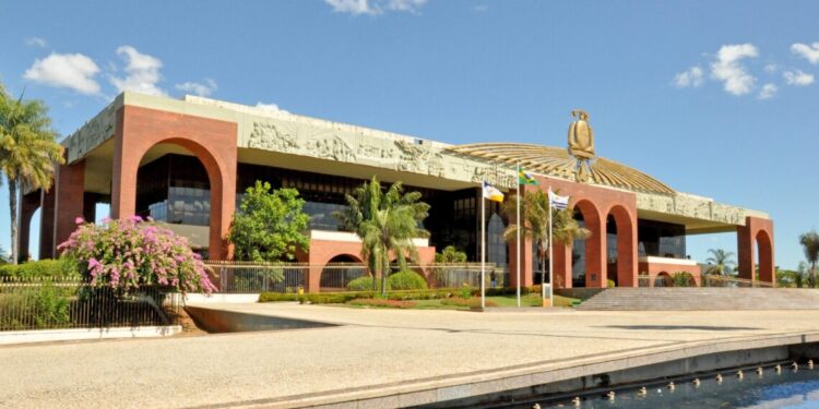 Governo do Tocantins repassa o piso da enfermagem e antecipa R$ 288 milhões de salários dos servidores nesta quinta, 23