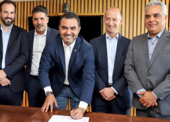 Acordo técnico e comercial com a Mercuria Energy Trading SA para a realização do projeto foi assinado pelo governador Wanderlei Barbosa, em 2023, em Genebra, na Suíça - Crédito: Antonio Goncalves/Governo do Estado