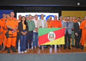 Governador Wanderlei Barbosa entrega honrarias aos bombeiros que atuaram em resgates no Rio Grande do Sul