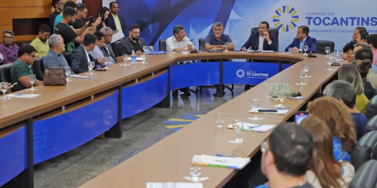 Governador Wanderlei Barbosa assina contratos com empresas selecionadas para exposição de produtos e serviços na Agrotins 2024