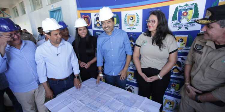 Governador e secretário da Educação visitam obras de reformas e melhorias em Colégio Militar de Palmeirópolis