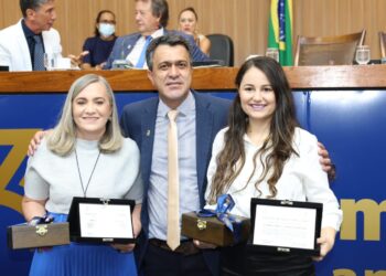 Deputado Luciano Oliveira prestigia sessão solene pelos 35 anos de Palmas na Aleto