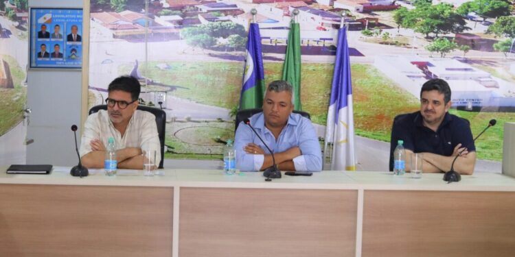 O
 secretário Marcello Lelis afirmou que o acordo foi firmado para construção do aterro sanitário e destinação correta dos resíduos sólidos da região_Foto Júlio Cesar/Prefeitura Chapada da Natividade