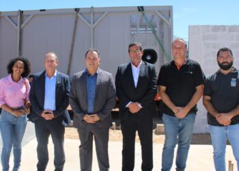 Secretário e equipe técnica na recepção do contêiner que irá abrigar o novo data center da SSP - Jodacy Filho/Governo do Tocantins