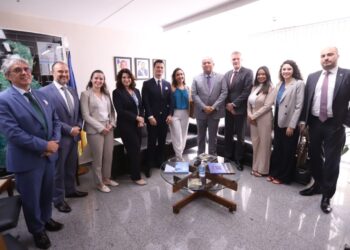 Senador Eduardo Gomes recebe representantes do setor de tecnologia e discute futuro da Inteligência Artificial no Brasil