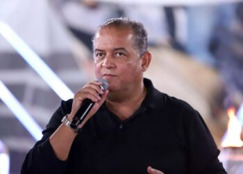Senador Eduardo Gomes anuncia recursos para monumento ao rodeio em festa de aniversário de Talismã