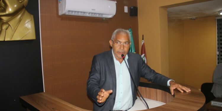 Assis Moura pede patrolamento e colocação de cascalho em estradas vicinais de Assentamentos miracemenses