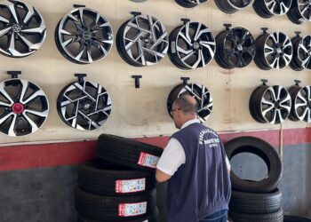 Equipe técnica da Qualidade realiza operação pneus importados