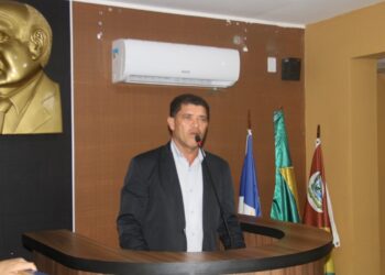 Quebra-molas e roçagem são pedidos de Adão Pedreiro