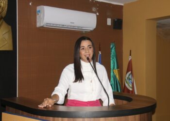 Tânia Precata reivindica contratação de especialista, regularização de energia e distribuição de cestas básicas