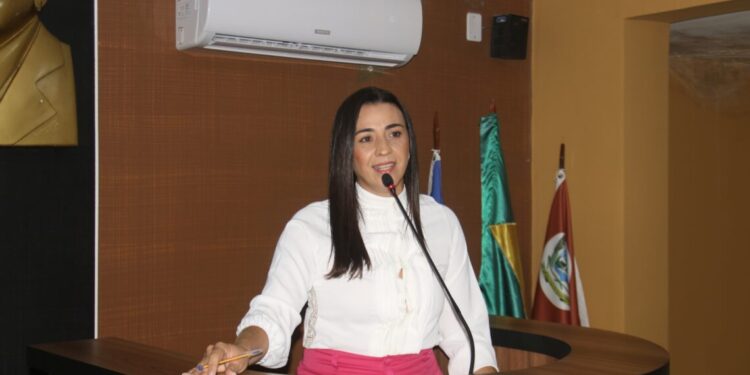 Tânia Precata reivindica contratação de especialista, regularização de energia e distribuição de cestas básicas