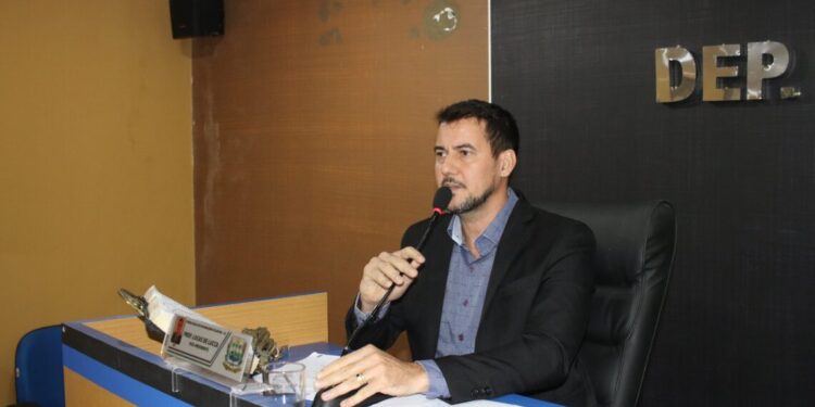 Lucas de Lucca pede colocação de postes até Unidade Cerrado da UFT