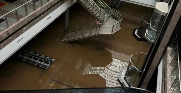 Chuvas no RS: operações no aeroporto de Porto Alegre estão suspensas até 30 de maio
