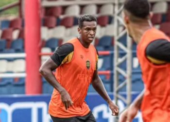 Jô em ação pelo Amazonas, durante aquecimento para uma partida João Normando/Amazonas