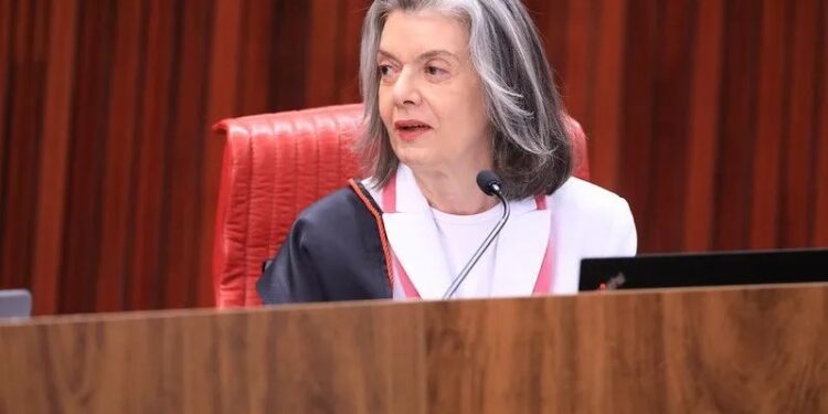 Quem é Cármen Lúcia, sucessora de Moraes como presidente do TSE