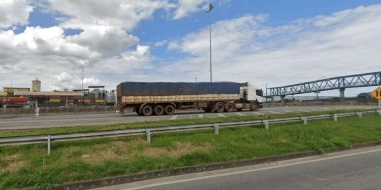 Polícia Civil prende 6 pessoas em operação contra roubos de carga no RJ