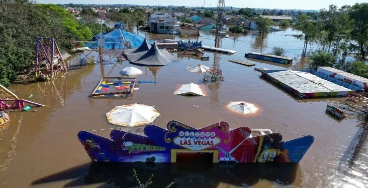 Enchente no RS: parque de diversões fica embaixo d’água em Canoas; veja como ficou