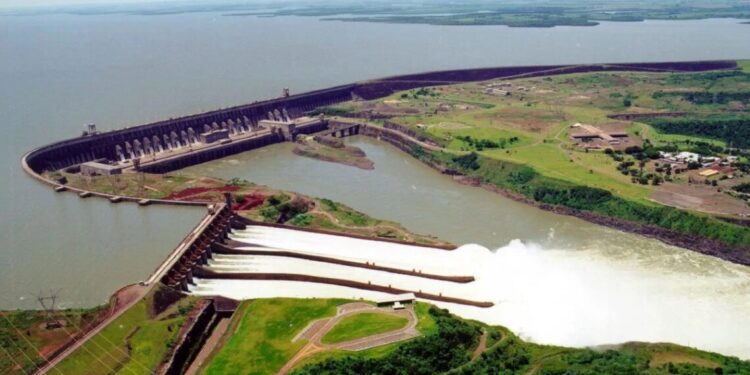 Após meio século, Brasil e Paraguai fecham novo acordo por energia de Itaipu