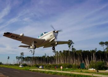 Avião com doações fez pouso improvisado em rodovia federal Prefeitura de Guaíba