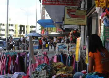 Vendas no varejo do Brasil têm estabilidade em março, diz IBGE