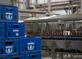 Ambev registra lucro líquido de R$ 3,804 bilhões no 1º trimestre, resultado 0,04% menor que há 1 ano