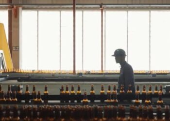 Ambev deixa de produzir cerveja para envasar água no Rio Grande do Sul