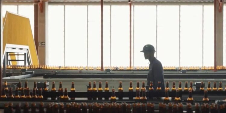 Ambev deixa de produzir cerveja para envasar água no Rio Grande do Sul
