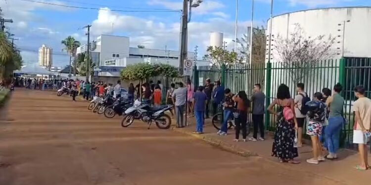 Veja como regularizar título de eleitor pela internet e fugir das filas no último dia de atendimento